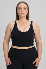 Krótki Top sportowy dekolt V z wbudowanym stanikiem