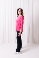 Peach Soft fuksja – ujęcie dynamiczne na podłodze, przewiewna bawełna, swoboda ruchu