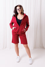 Komplet BalticBird: bluza Straight i spodenki Short Loose w kolorze bordeaux.